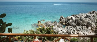 Nobelos Seaside Lodge