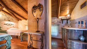 1 bedroom, in-room safe, individually decorated, individually furnished