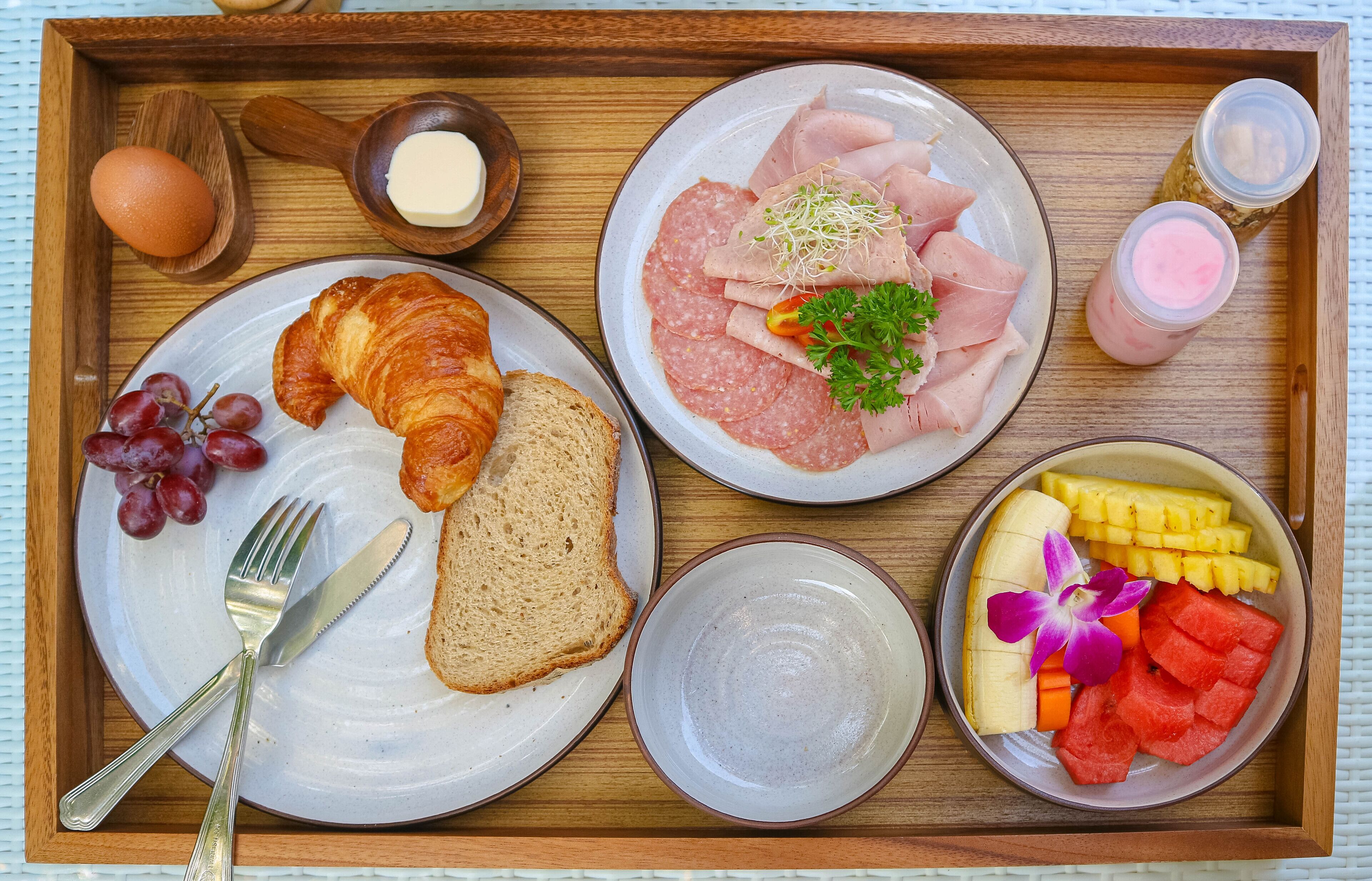 daily continental breakfast (thb 250 per person)