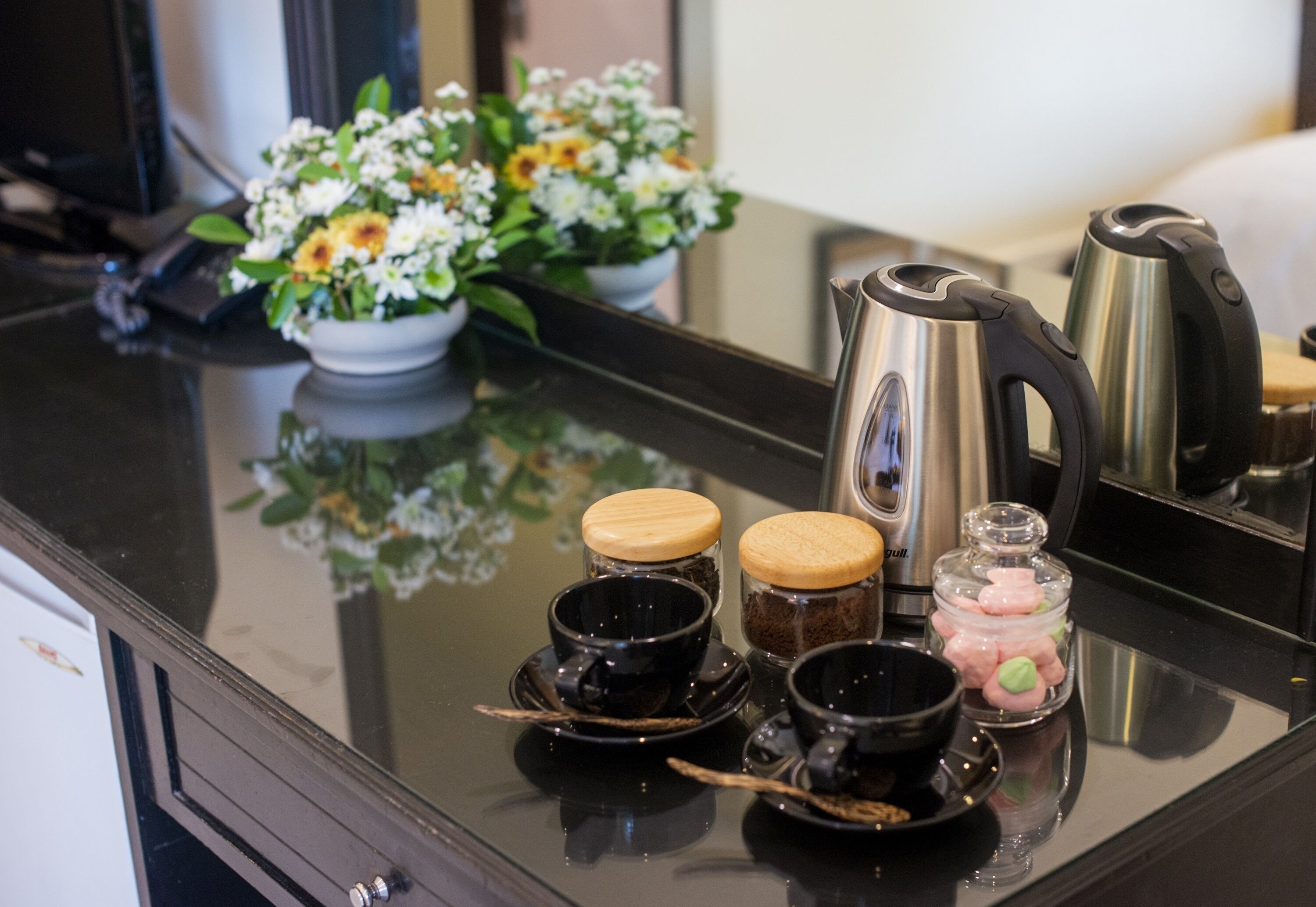 standard double or twin room | 1 bedroom, in-room safe, desk, laptop workspace