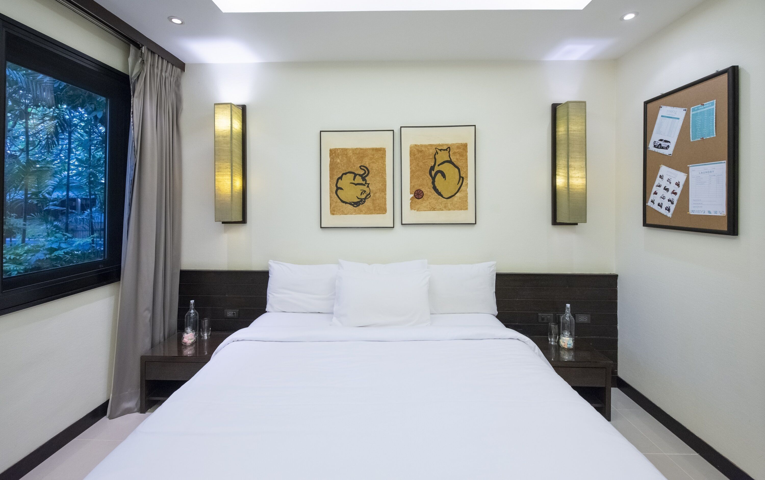 deluxe double or twin room | 1 bedroom, in-room safe, desk, laptop workspace
