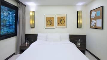 Deluxe Double or Twin Room | In-room safe, desk, laptop workspace, blackout curtains