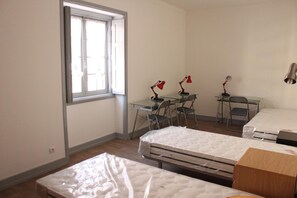 Free WiFi, bed sheets - Be Coimbra Hostels (Coimbra)