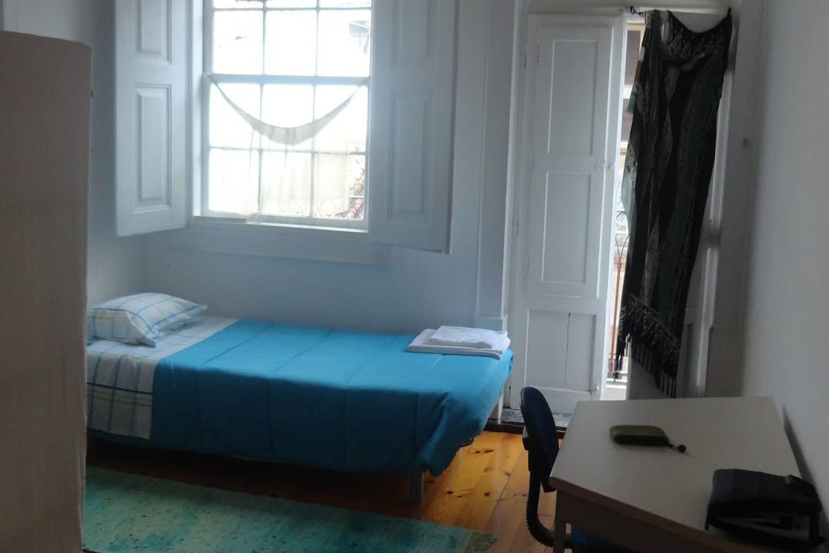 WiFi (free), bed sheets