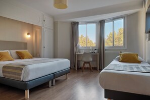 Premium bedding, in-room safe, individually decorated - The Originals City, Hôtel Mondial, Perpignan (Perpignan)