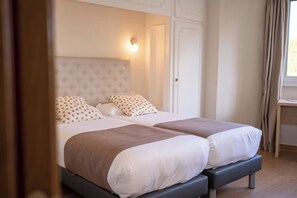 Quarto duplo superior | Roupas de cama premium, cofres nos quartos, individualmente decorados