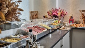 A buffet with various food items and condiments. - The Originals City, Hôtel Mondial, Perpignan (Perpignan)