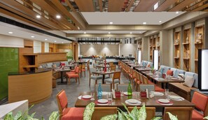 2 restaurants, breakfast, lunch, dinner served; Indian cuisine - Ginger Kochi MG Road (Kanayannur)