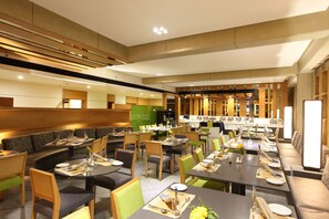 2 restaurants; breakfast, lunch, and dinner served - Ginger Kochi MG Road (Kanayannur)