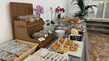 Café da manhã com buffet todos os dias (EUR 12 por pessoa)