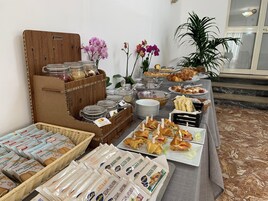 Desayuno buffet todos los días (con cargo)