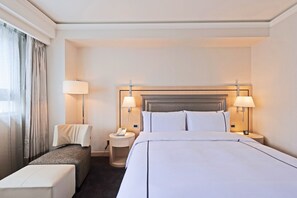 Habitació doble empresarial, 1 llit de matrimoni gran | Caixa forta a l'habitació, escriptori i cortines opaques 