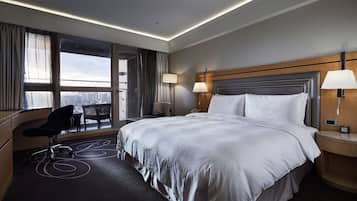 K Deluxe Room ,1 King Bed, Balcony