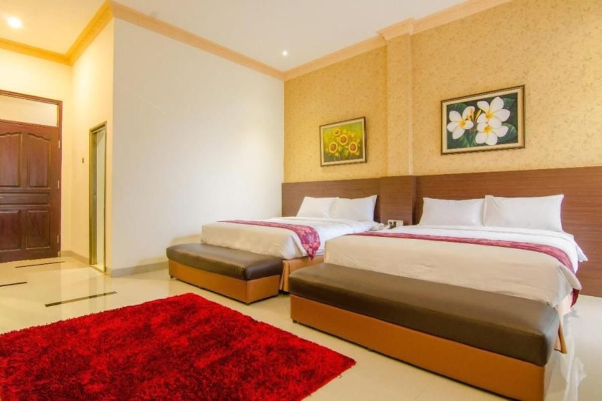 Premium bedding, pillowtop beds, minibar, in-room safe