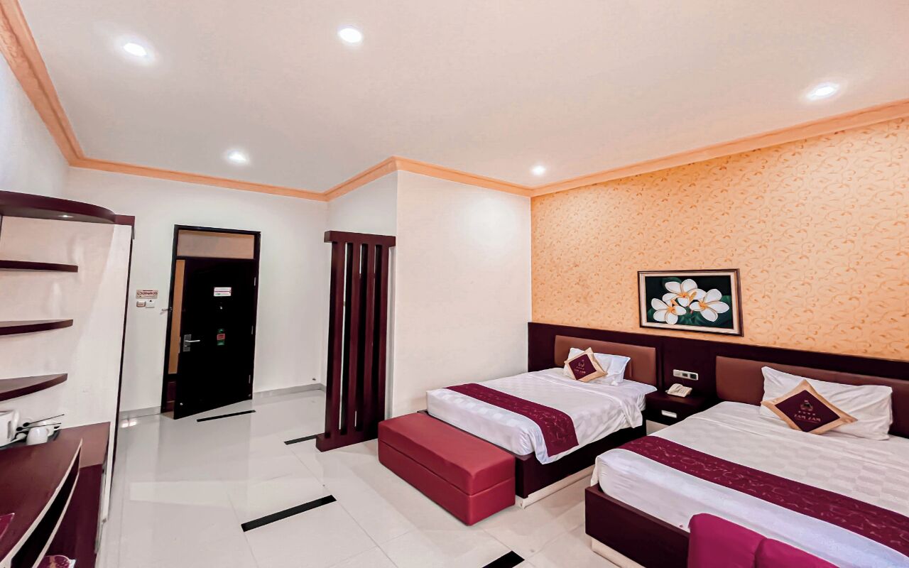 Premium bedding, pillowtop beds, minibar, in-room safe