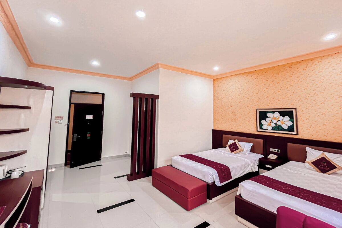 Premium bedding, pillow-top beds, minibar, in-room safe
