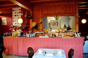 Daily buffet breakfast (EUR 11.50 per person)