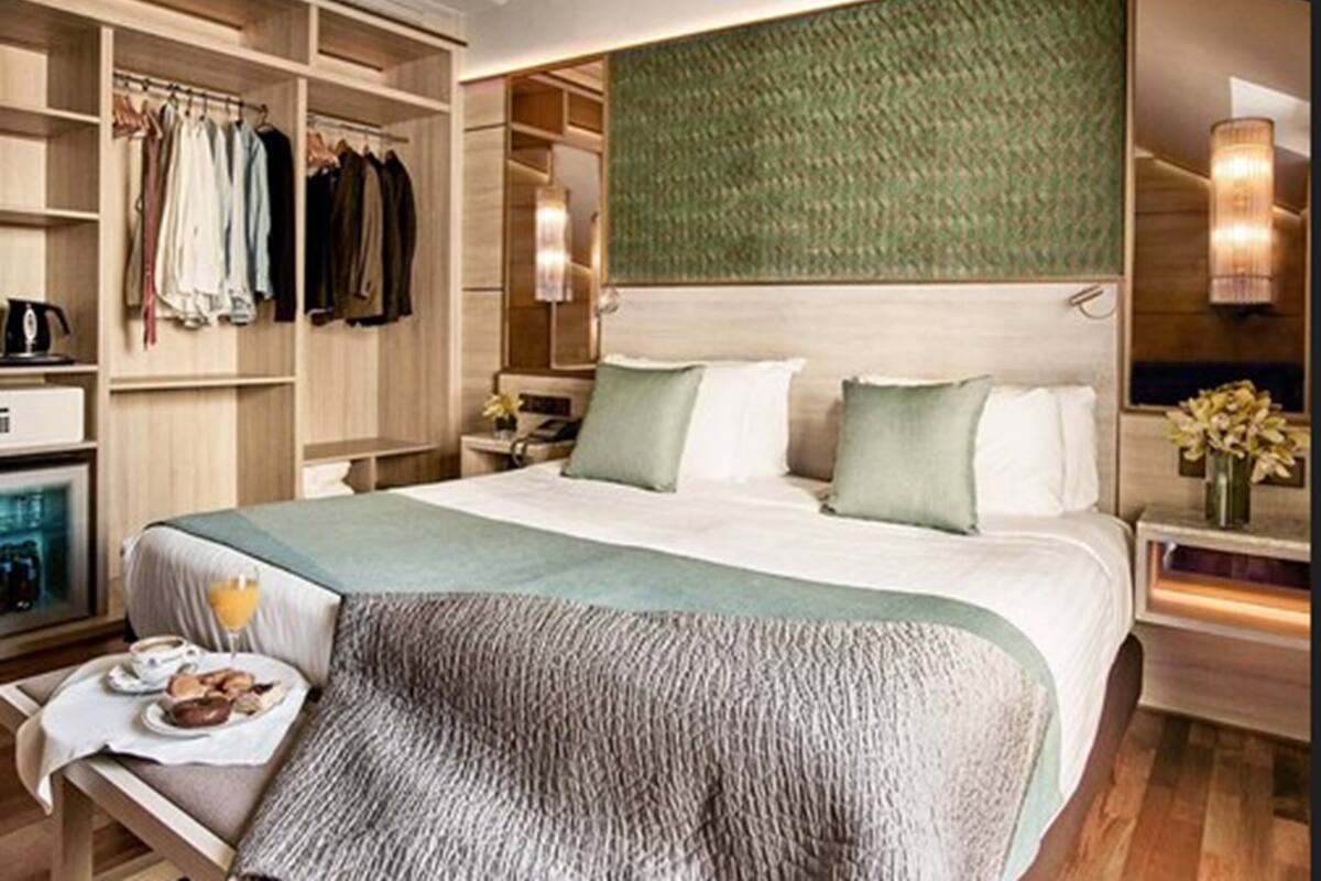 Superior Room, City View | Premium bedding, minibar (free items), in-room safe, desk