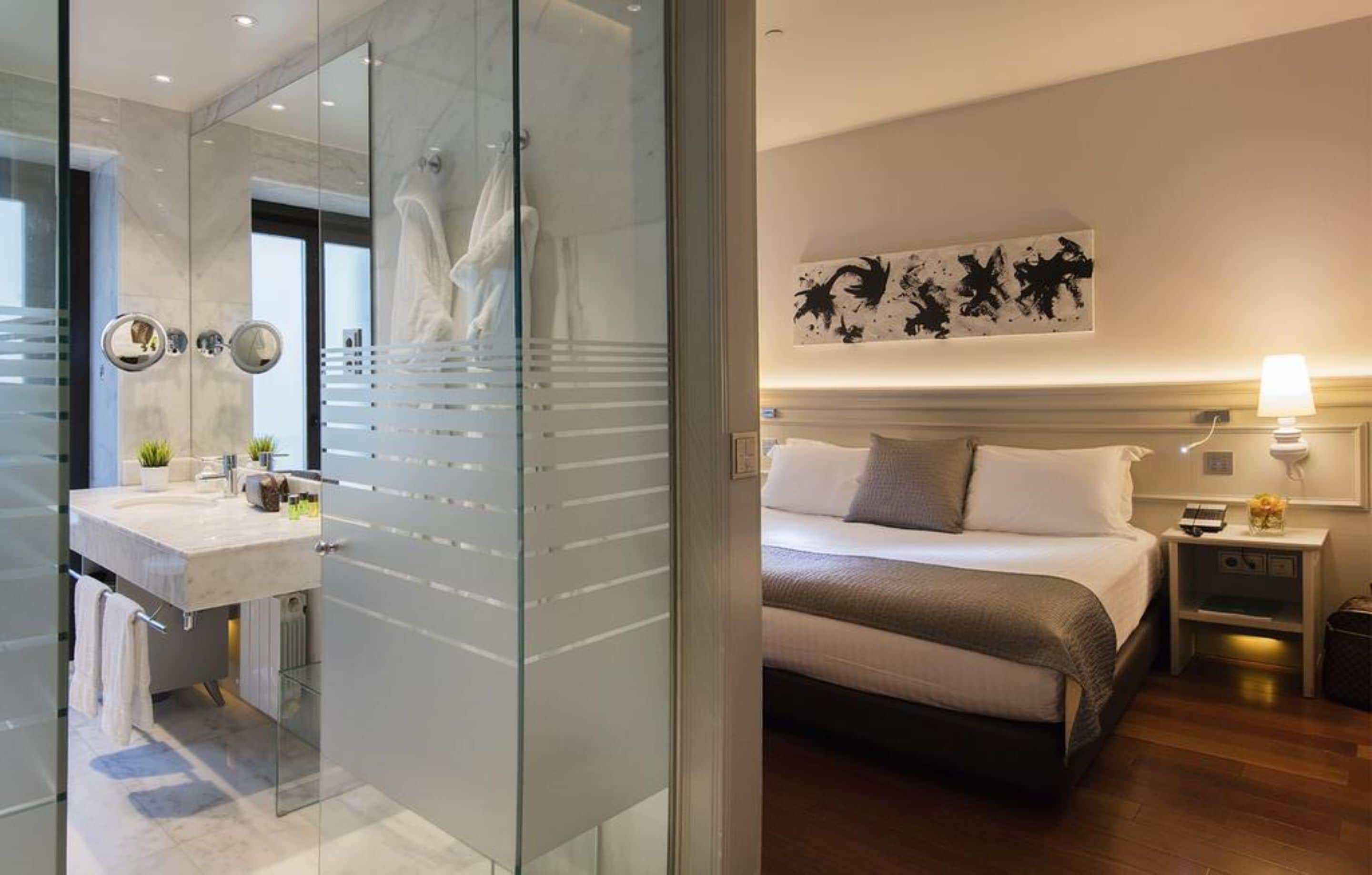 premium room, 1 king bed, city view | bathroom | free toiletries, hair dryer, towels