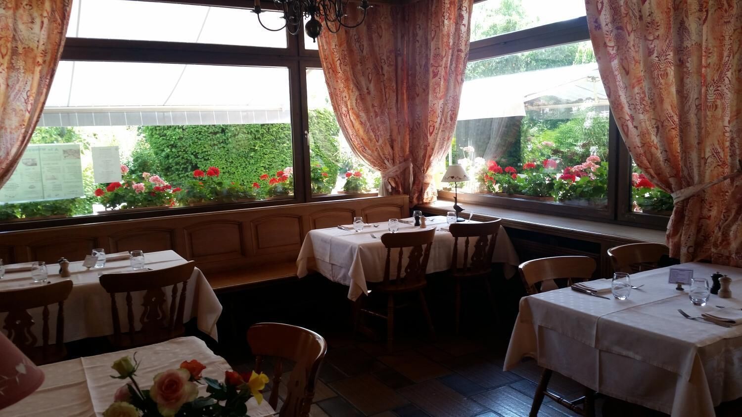 lunch and dinner served, regional cuisine