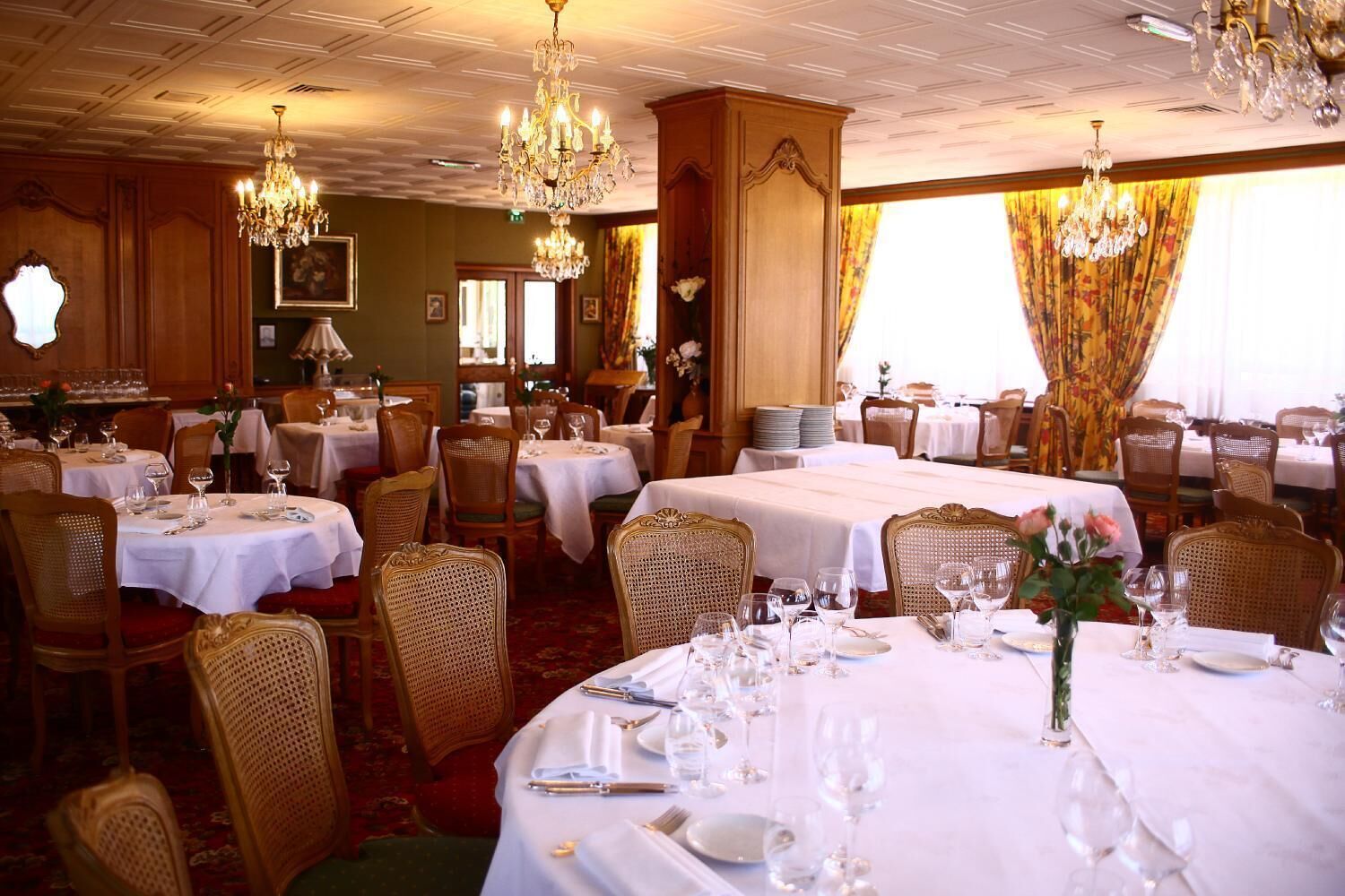 lunch and dinner served, regional cuisine