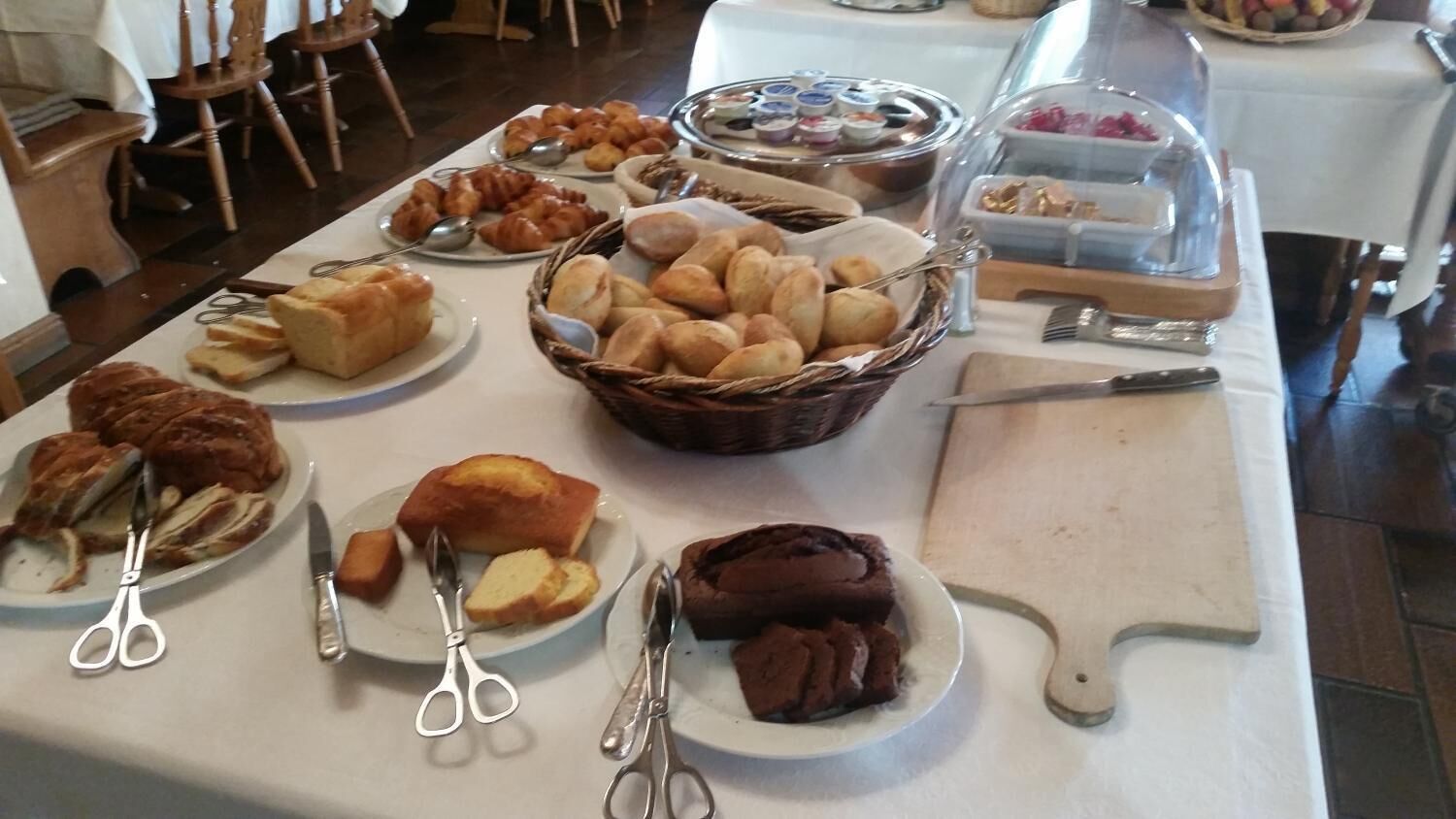 lunch and dinner served, regional cuisine