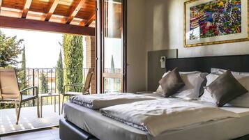 Minibar, Zimmersafe, Schreibtisch, schallisolierte Zimmer