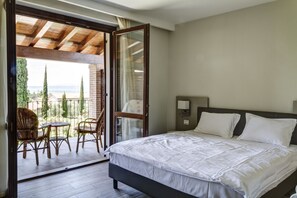 Minibar, in-room safe, desk, soundproofing - Relais agli Olivi (Lazise)