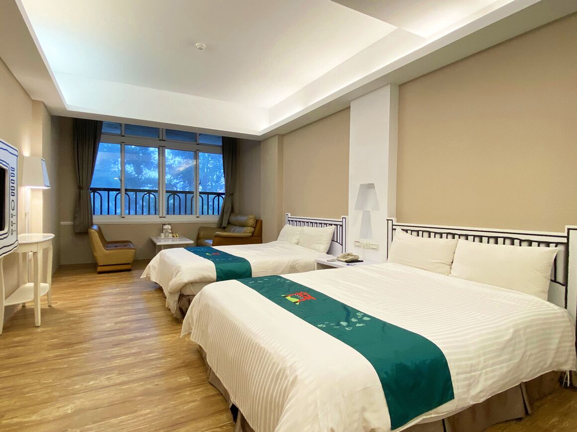 Blackout drapes, free WiFi