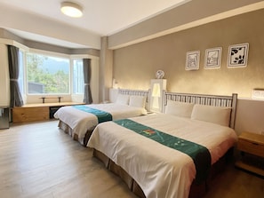 Blackout drapes, free WiFi