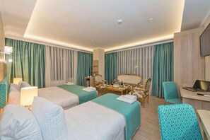 Triple Room | Premium bedding, minibar, in-room safe, desk - Ottoman City Hotel (Istanbul)