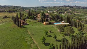 A large estate with a swimming pool, multiple buildings, and extensive greenery. - Il Palazzetto (Siena)