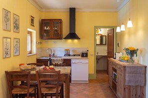 Honeymoon Apartment, 1 Bedroom | Private kitchen