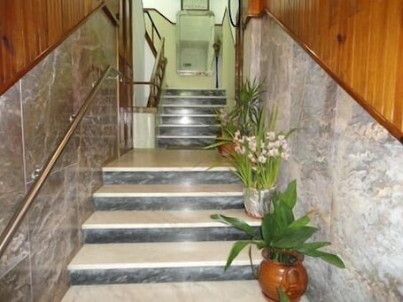 Scalinata. Hotel Domus