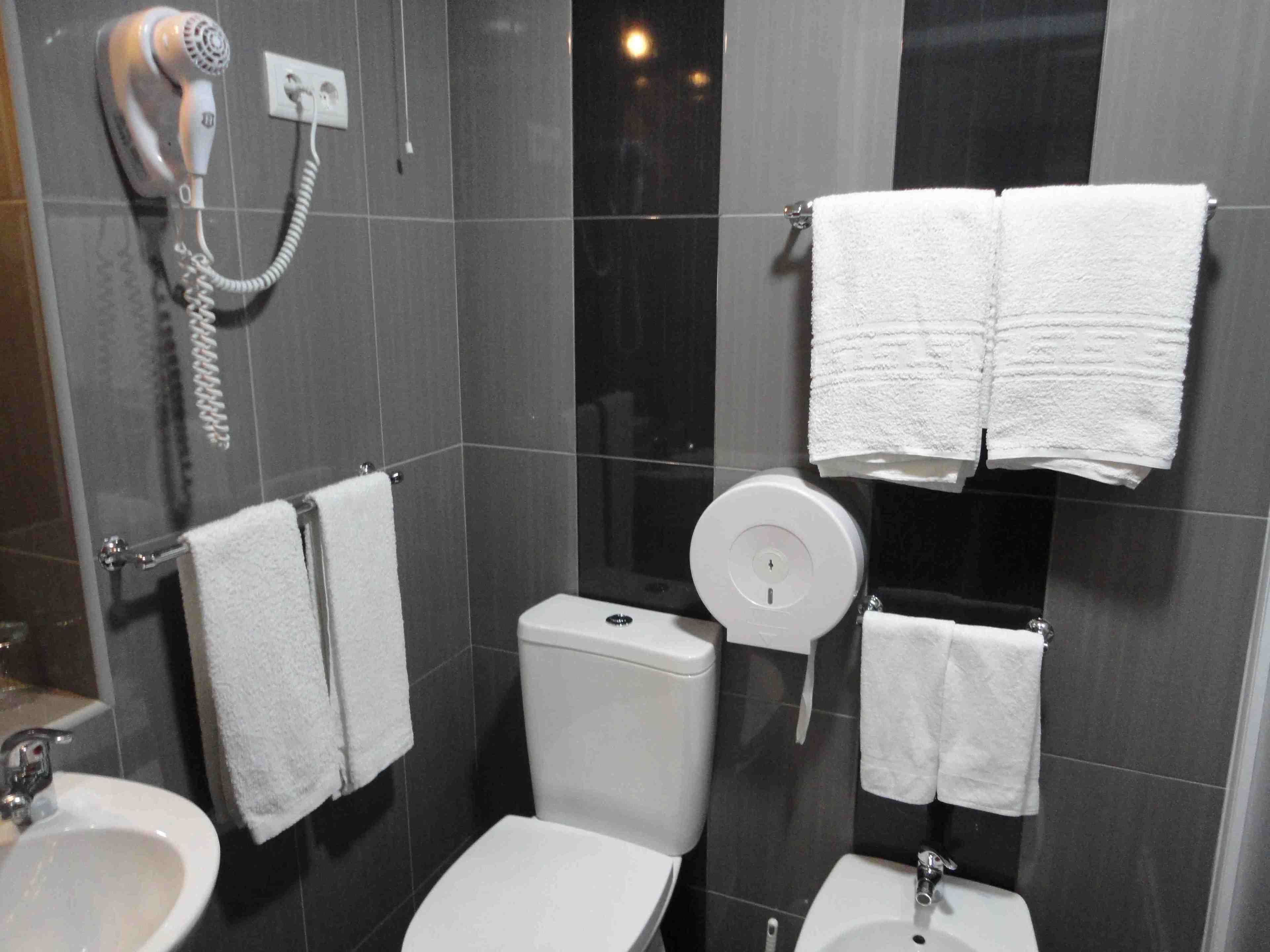 quadruple room | bathroom | free toiletries, hair dryer, towels