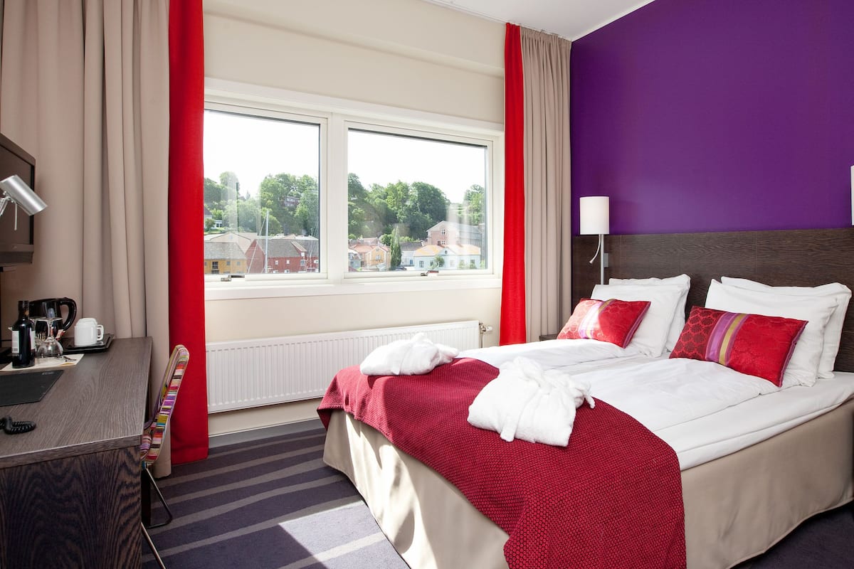 Superior Room, Non Smoking | Premium bedding, pillowtop beds, minibar, desk