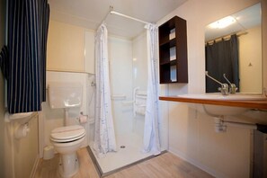 A bathroom with a toilet, shower, and sink. - Villaggio Camping Blu (Senigallia)