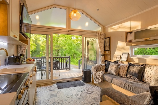 Cabana Suite, Multiple Beds, Park View | Iron/ironing board, free WiFi, bed sheets