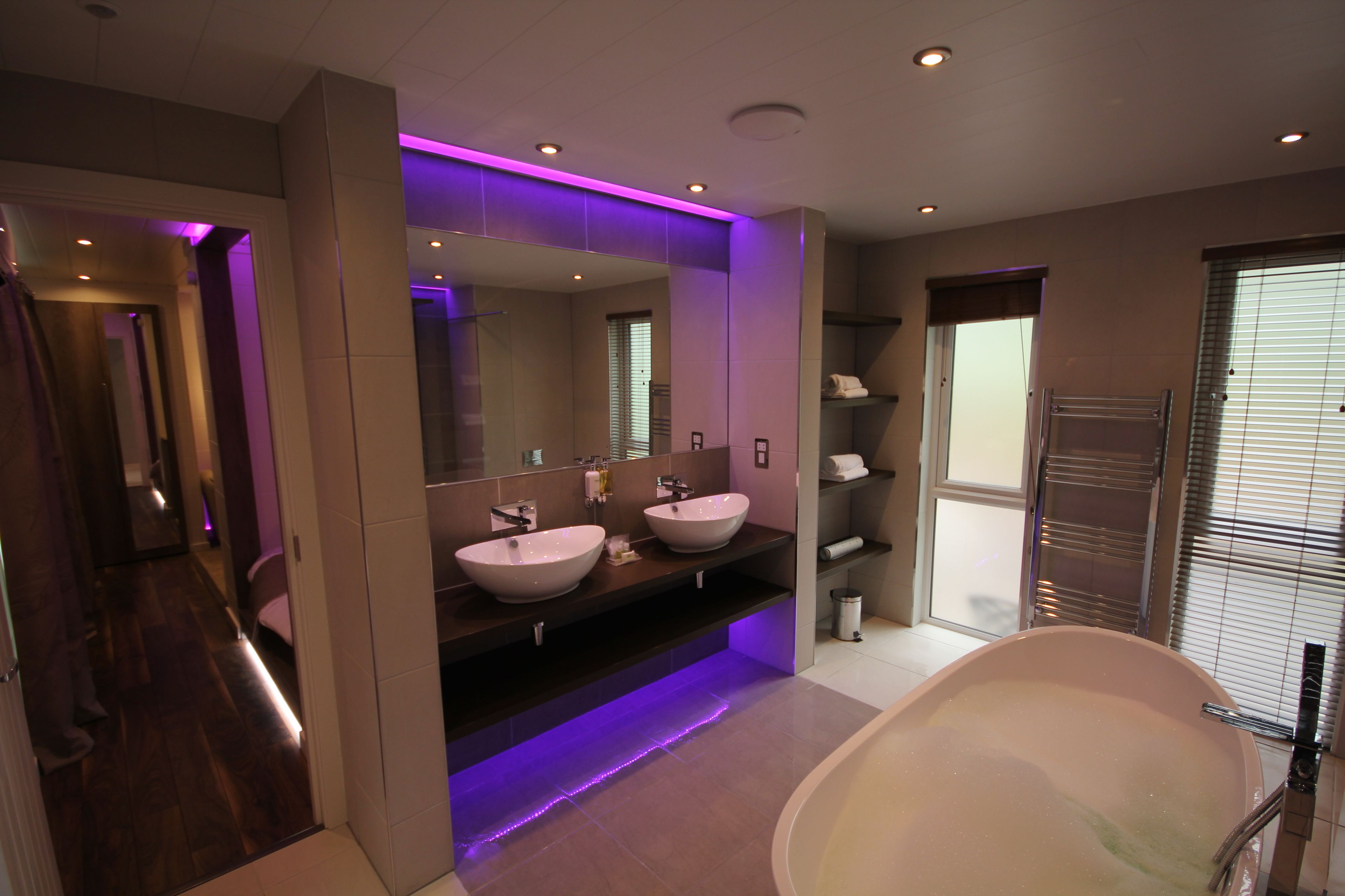 woodland escape suite, 1 king bed | bathroom