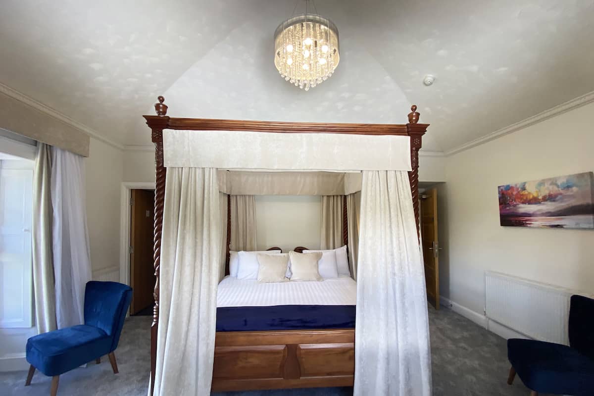 Four Poster Room, 1 King Bed, Double Power Shower, Mountain View | 1 bedroom, iron/ironing board, free WiFi, bed sheets
