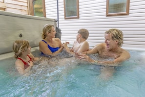 Snowdon Spa Caravan With Hot Tub | Private spa tub
