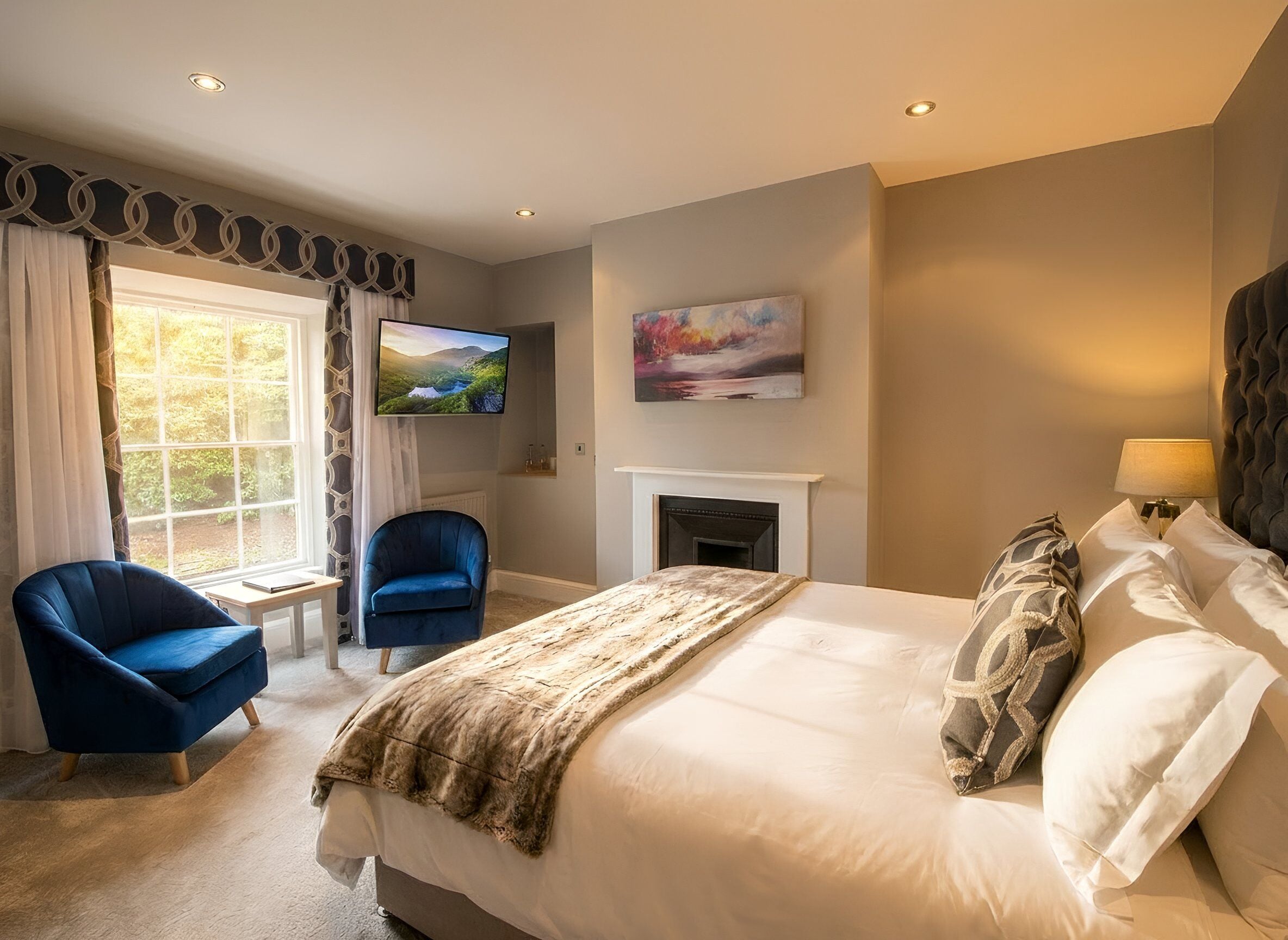 Superior King Room, 1 King Bed, Jetted Tub and Shower | Iron/ironing board, free WiFi, bed sheets