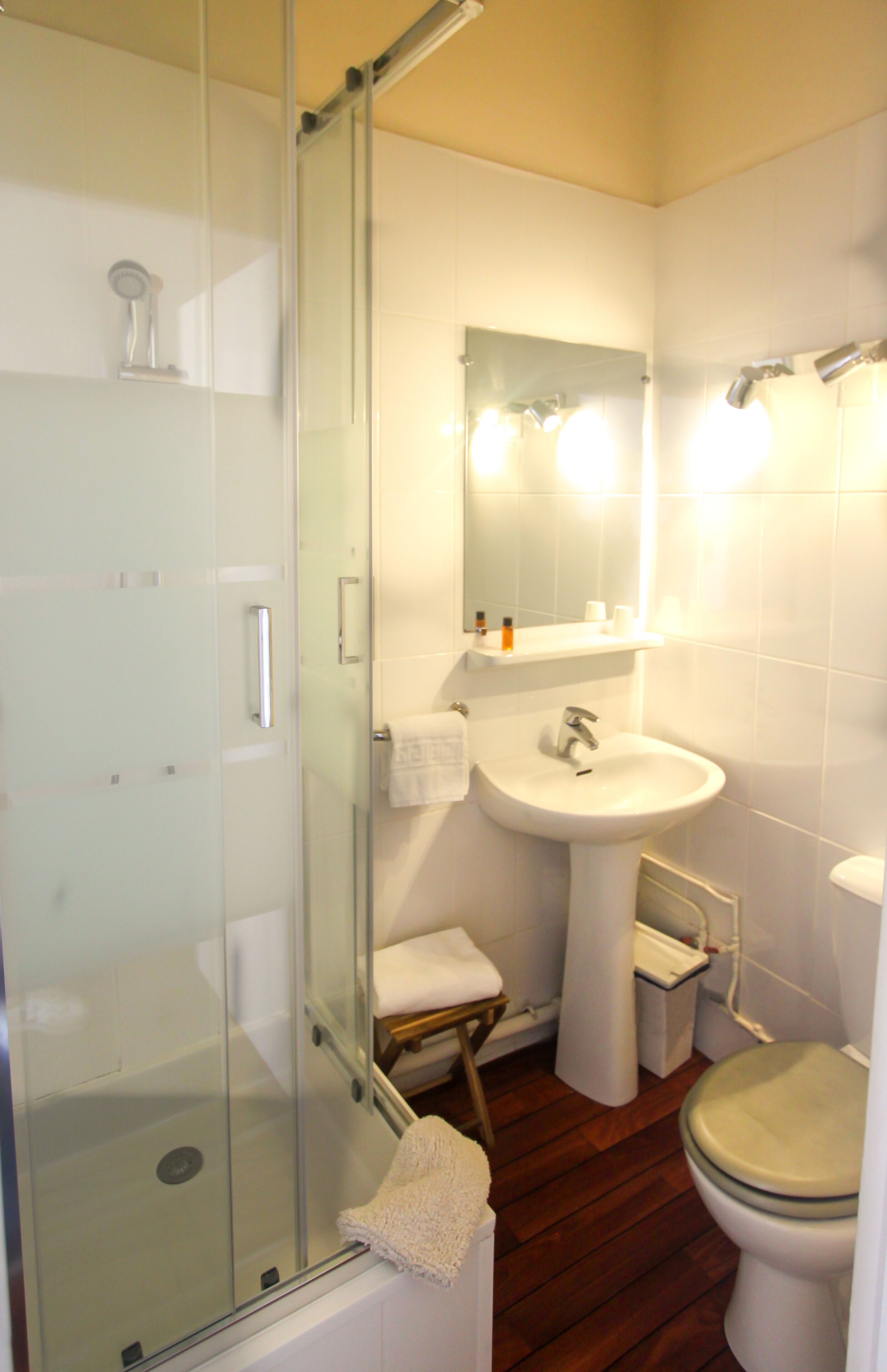 single room, 1 single bed | bathroom | shower, free toiletries, towels, soap