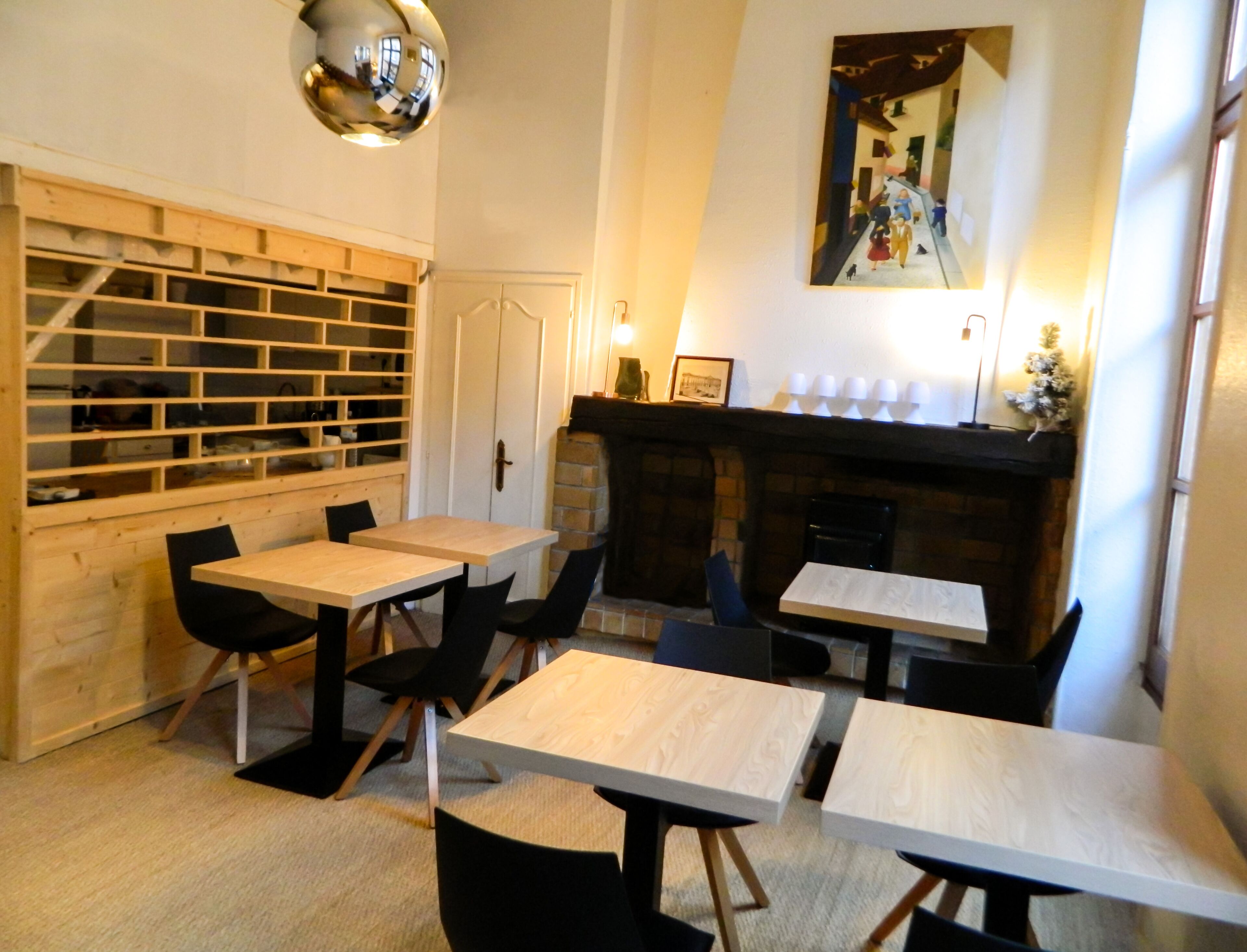 daily continental breakfast (eur 10 per person)