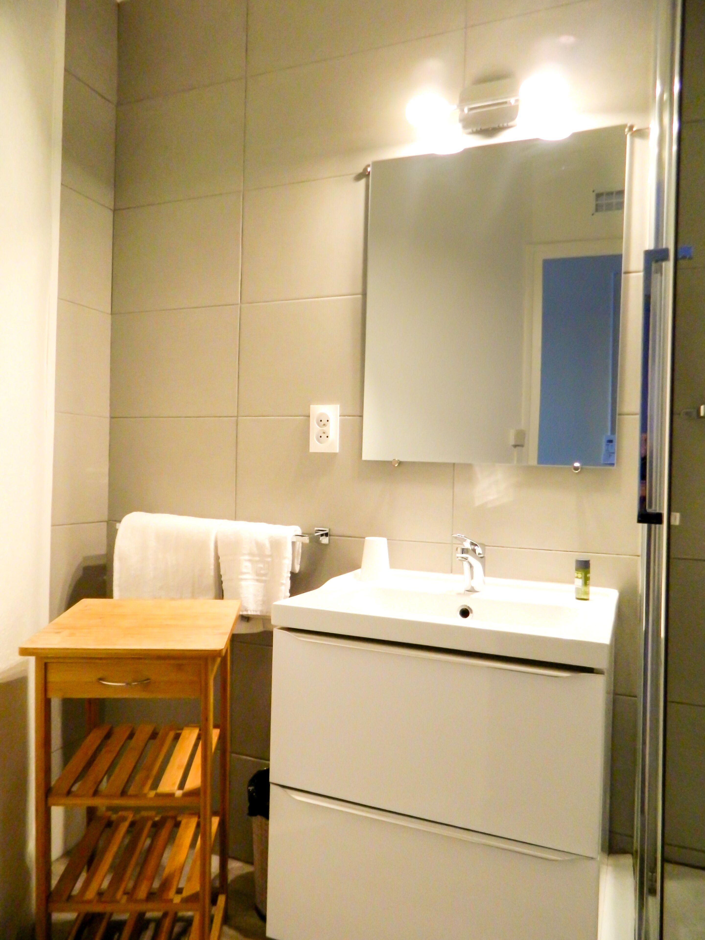 quadruple room | bathroom | shower, free toiletries, towels, soap