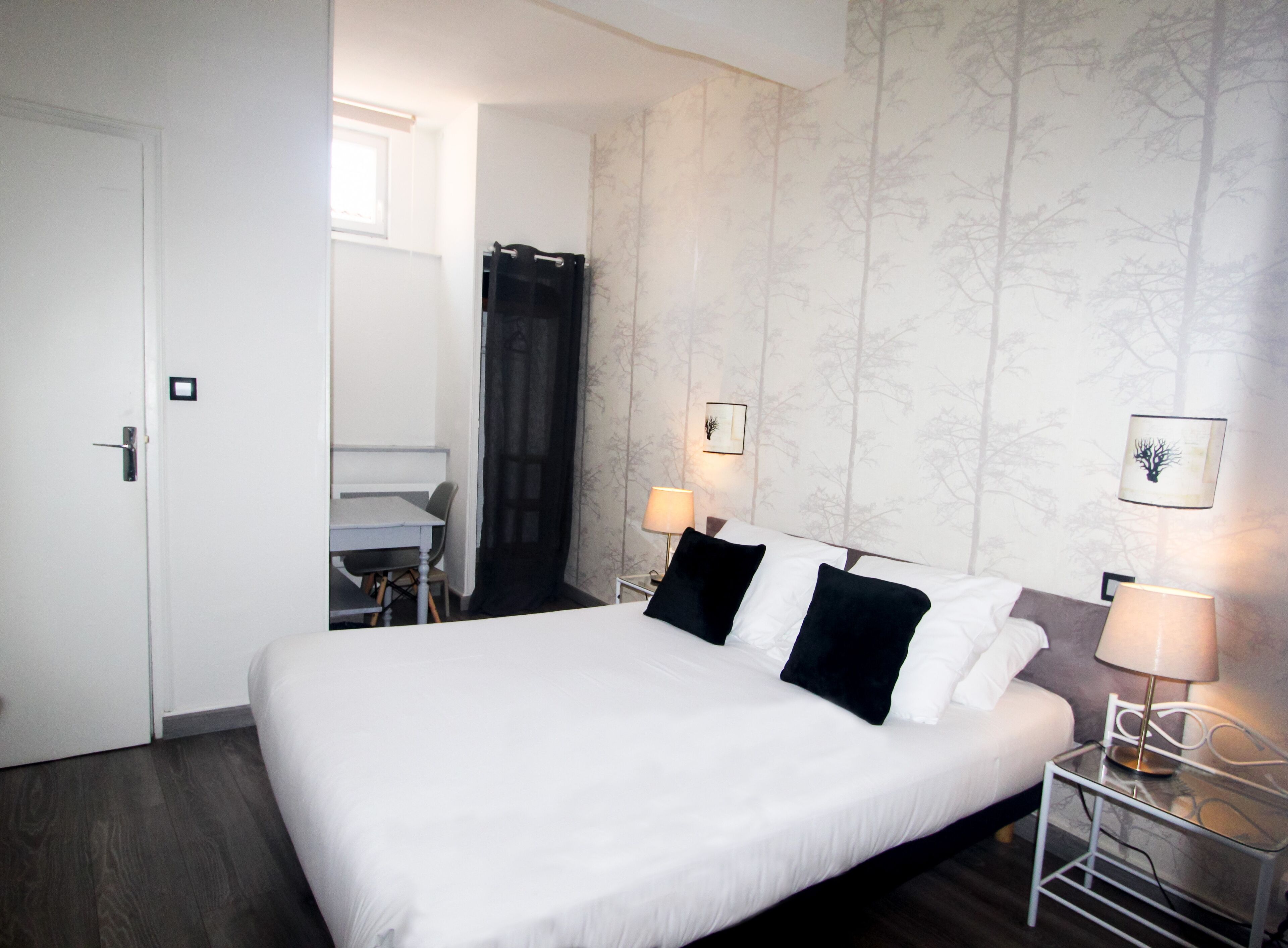 Kamar Double | Meja kerja, setrika/meja setrika, Wi-Fi gratis, dan seprai linen