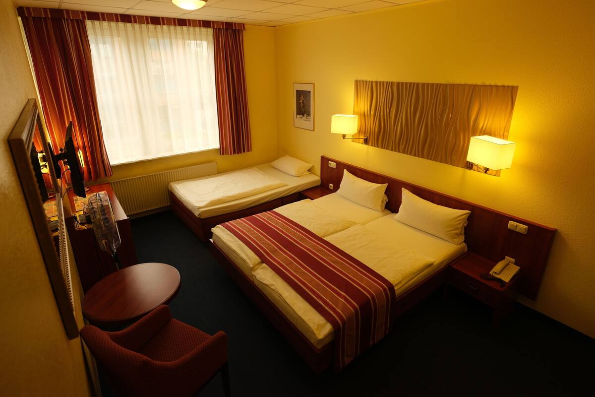 Minibar, Zimmersafe, Schreibtisch, schallisolierte Zimmer