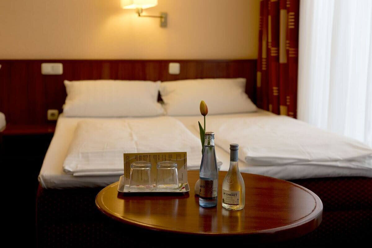 Minibar, Zimmersafe, Schreibtisch, schallisolierte Zimmer