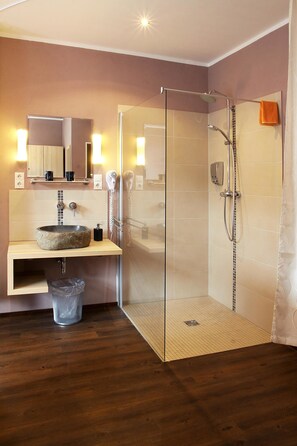Bathroom shower - Hotel Rheinkönig (Kamp-Bornhofen)