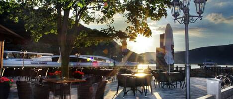 Aperto a colazione, pranzo e cena, cucina regionale